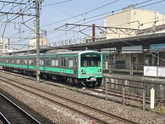 小田急から小田原でJRに乗り換えました。初めて大雄山線の電車を見ました。意外と都会的な電車でした。