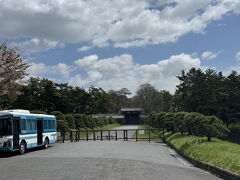 半蔵門
ここは厳重に警備されていて、近づくこともできません