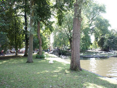 気持ちのいい公園にやってきました。