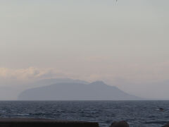 　大間に着いた頃には天気もすっかり良くなり、大間崎からは海峡ごしに函館山を見ることができました。
　ここから国道279号線を南東に向かう形でむつ市に入り、夕食はむつ市内の焼肉店でいただきました。宿泊はむつ市街地の東はずれにあるむつグランドホテルです。