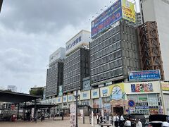熱海駅前のビルは昔から変わりません。