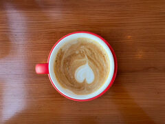 海の近くのBlu Marlin Bistroというカフェで朝食をとりました。
とても雰囲気がよく、コーヒーも食事も美味しいです。