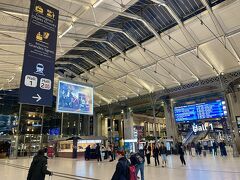 パリ4日目の朝、宿を引き払い地下鉄でパリ北駅に到着。　駅は Hall という括りで 3つに分かれている。

正面玄関から入れば分かりやすのだが、ワシは地下鉄から Hall 3 に出てしまい、かなり迷った。