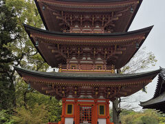 続いて、お隣の布施弁天。

アクセスルートの関係で、正面ではなく脇から入ってしまいました。


東海寺 三重塔です。