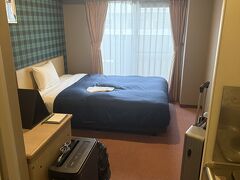 帰国しましたが、家には帰らずこのホテルにしばらく滞在します。
実は今同居の娘（と言っても42歳）ですが、現在免疫抑制の治療中で、ベトナム帰国者ではしか感染者が多いことに心配しているので、数日隔離生活です。はしかワクチンを事前接種したんですけどね。