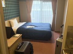 帰国しましたが、家には帰らずこのホテルにしばらく滞在します。
実は今同居の娘（と言っても42歳ですが）が、現在免疫抑制の治療中で、ベトナム帰国者ではしか感染者が多いことに心配しているので、数日隔離生活です。はしかワクチンを事前接種したんですけどね。