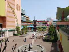 本厚木駅までシャトルバスに乗り小田急に乗ります。
海老名駅で相鉄に乗り換えますが、
その前に海老名駅前のショッピングモールに古着屋があったので覗く事にしました。