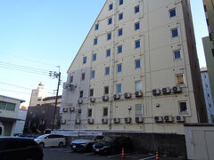 まず最初に、今日の宿である「ホテルタウン駅前」にチェックイン。