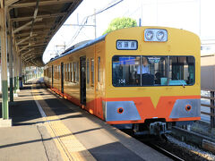 近鉄電車に乗ること30分弱。
やってきたのは近鉄富田駅。

まずはここから三岐鉄道へと乗っていきます。


・・・へ？
いきなり他社線？