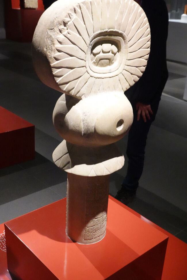 水盤（豊穣のシンボルのカエル）