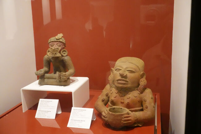 仮面の鼻飾り（コロンビアより由来）