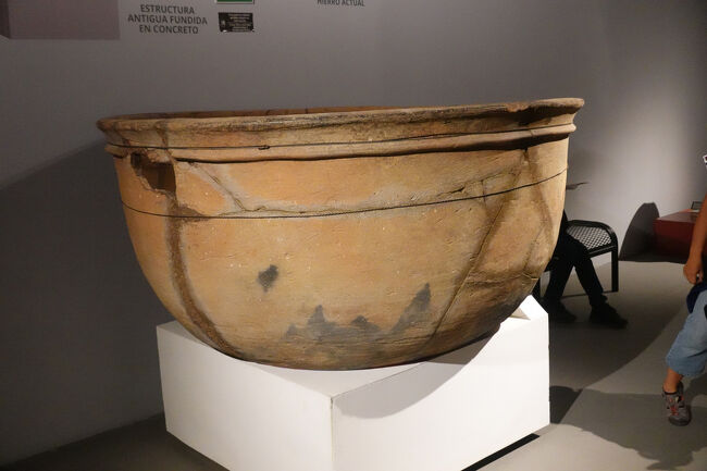 大きい鍋（海水より塩を造る鍋）