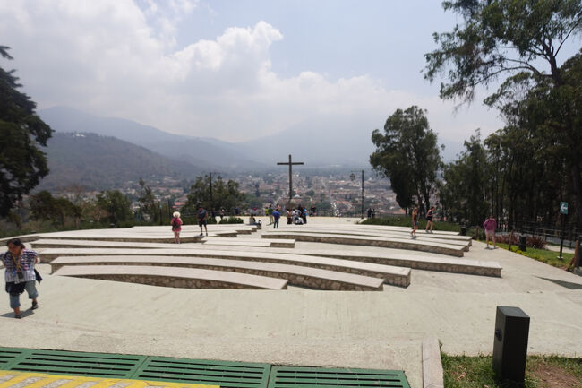 十字架の丘とアンティグア市内