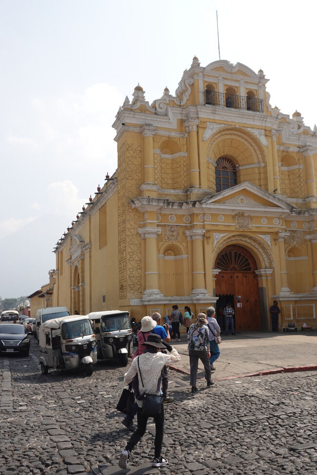 エルマーノ・ペドロ教会（現役の教会で地元の人に親切）