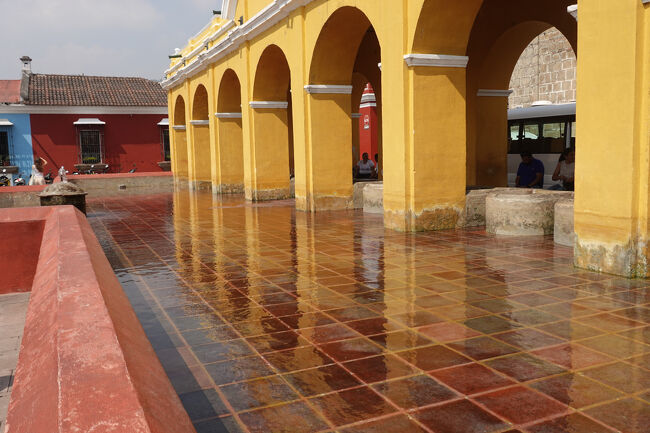 サンタ・クララ修道院前の広場（中に公共洗濯場があった。）