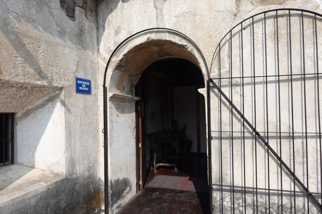 博物館の入口（内部は撮影禁止）教会の宝物がある。（絵や壷等）