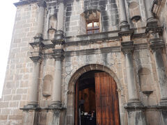 カプチナス修道院（入口）