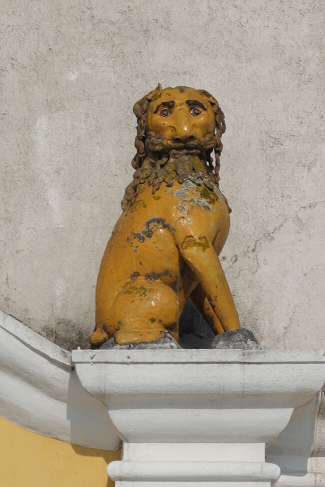 ドームの上のライオン像