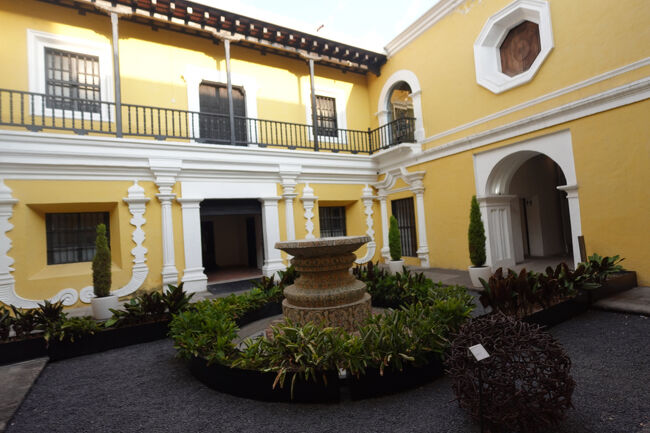 グアテマラ国立美術博物館（中庭）