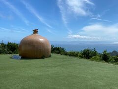 ずっと行きたかった『うずの丘 大鳴門橋記念館』。
玉ねぎのUFOキャッチャーがあって挑戦！
まさかの1つ取れて、沢山の玉ねぎ頂いちゃいました?
しばらく玉ねぎ料理しました&#127859;