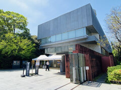中は撮影禁止なので、写真はありませんが、かなり見応えがありました。
若冲の絵が見られるというだけでなんかありがたく感じてしまいますw

だいぶ前に相国寺に若冲展を観に行ったのを思い出しました。
旅行記作ってました：
https://4travel.jp/travelogue/10151311