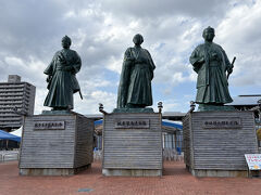 武市半平太、坂本龍馬、中岡慎太郎の銅像。
高知に来たという感じ。ｗ