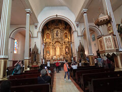 サンホセ教会（１６７９年に完成。海賊ヘンリー・モーガンが襲撃した時に金の祭壇は泥（漆喰）を塗っていた為、見つからずに残った。１９９５年の修復の時に見つかった。）