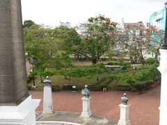 フランス広場を見ます。