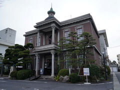 さらに西へと歩くと、『城西浪漫館』と言う洋風建築が立っていた。大正6年に、中島病院本館として竣工したものだそうだ。