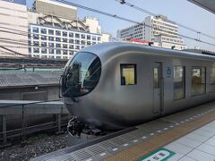 池袋から特急ラビューに乗って出発！