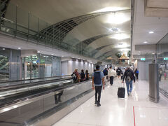 4月12日(土)
　おはようございます。午前4時過ぎにバンコクスワンナプーム国際空港に到着です。流石に眠かったし、まだ町も動いている気配はなかったので、空港でしばらく待機。