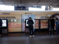 　終点のPhaya Thai駅でBTSスクムウィット線に乗り換え、Siam駅でBTSシーロム線に乗り換えます。