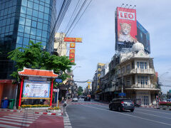 　行った事がなかったので、バンコクの中華街に行ってみました。タイ国鉄のクルンテープ駅の近く、個人的にはファラムポーン駅といった方が馴染みがあるのですが、最近呼び名が変わったようです。最も近くを走る地下鉄MRTは未だにファラムポーン駅ですが。