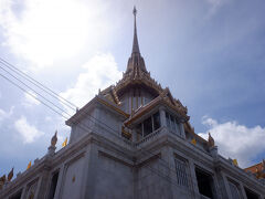 　ワットトライミット、黄金物が安置されているそうです。