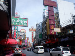 　タイ語と中国語が入り混じるバンコク中華街。