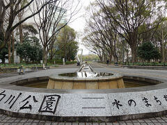 　歩いて約20分、白川公園までやって来ました。広々した都心のオアシスです。
　公園内には、1974年まで走っていた名古屋市電が保存されているのですが、工事中で見られなかったのは残念でした。