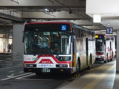 　終点・名鉄バスセンターに到着。飾りっ気のないバスセンターです。駅までのアプローチが階段だったことには閉口しました。