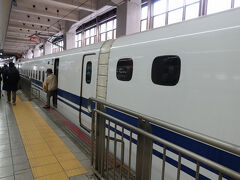 　約３時間半で、博多駅に到着。東京から乗るよりは短いとはいえ、長時間の乗車お疲れ様でした。