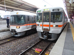 あっという間に「塩尻駅」到着。すでに待っていた中津川行きに無事乗れました。ここから先は計画通り。