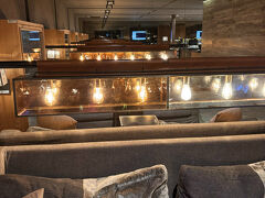 那覇空港行きの飛行機は第2ターミナルから出発なのだけど、
第1ターミナルのラウンジが好きなのでこちらでゆっくりします。