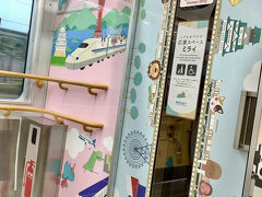 病院は大阪市内
なので今年になって頻繁に利用の環状線なんだけど

ある日、初めて出会った車両
連結部ドアが可愛くて思わずパチリ