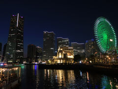 土曜日なので平日の夜に比べるとビルの灯は少ないのだろう。
夜景としては若干物足りなくなっているかもしれないが、コスモクロック21の存在感は増している。