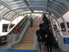 房総方面のバスツアーなので海ほたるへ。