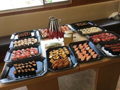 クオリティは1万円で行くバスツアーの寿司食べ放題って感じだったけど
それなりに食べる