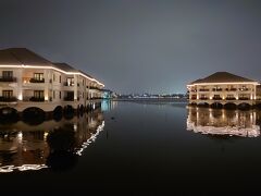 シャワーを浴びてさっぱりしてラウンジへ。
昨日より空がクリアで夜景がきれい。