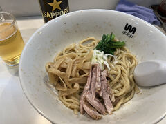 〆はラーメン。
ここは味噌ラーメンが人気だが、今日はあぶらーめん。
パスタ風。