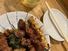 荻窪の人気店で串で呑む。