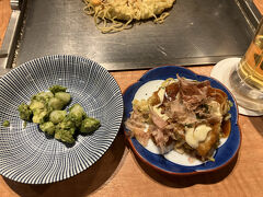 鉄板焼屋でつまむ。