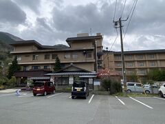 仕事を終、帰り道にあっか湯原温泉の露天風呂に入ろうと思ったが定休日…
再度検索し、大江戸温泉物語 輝乃湯へ
お湯は良かったが、薄暗い岩風呂と小さな露天風呂しかなく、若干残念だった。