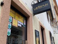 時刻は11:30
ちょっと早めのお昼ご飯を求めて La Štruk へ。
Štrukli（シュトゥルクリ）専門店